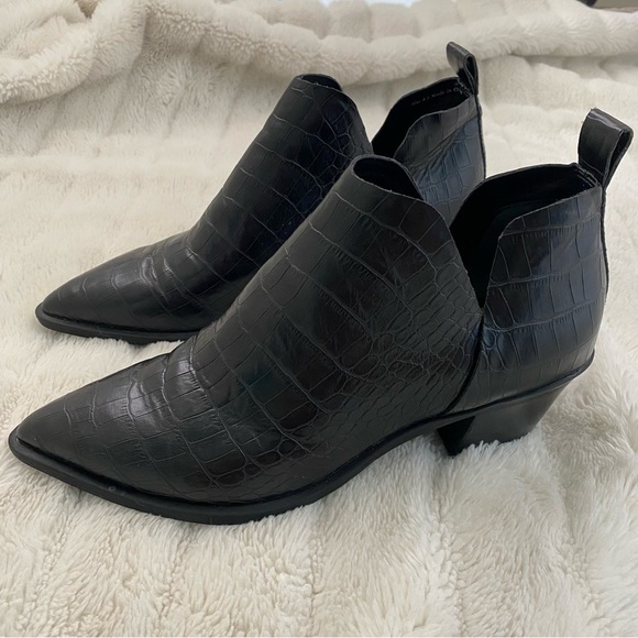 Dolce Vita Black Pointed Toe Ankle Boots with Croc-Embossed Leather Size 8.5 - Picture 5 of 13